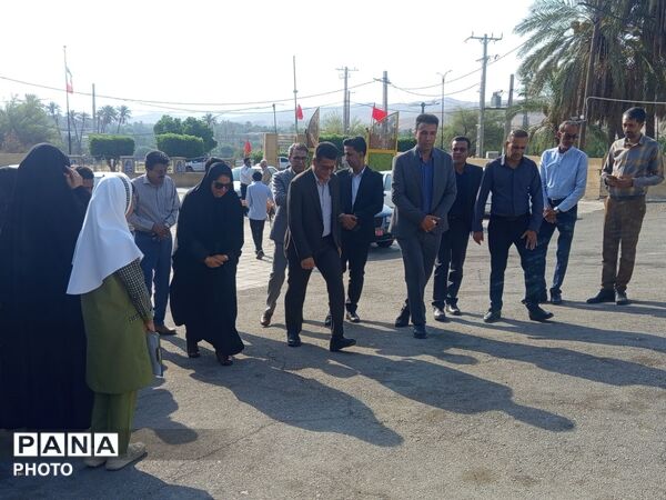 استقبال از مدیرکل آموزش و پرورش هرمزگان در حاجی‌آباد