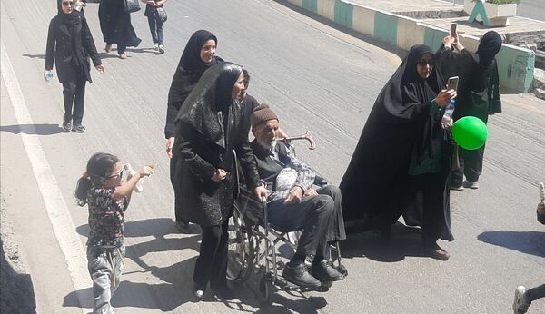جاماندگان اربعین حسینی در  راهپیمایی حرم تا حرم نیشابور 
