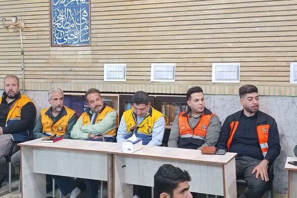 برپایی میزخدمت باحضور مسئولان و نمایندگان قوای مجریه و مقننه در بخش خاوران شهرستان ری