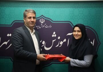 تجلیل از دانش‌آموز خبرنگاران پانا شهر‌تهران 
