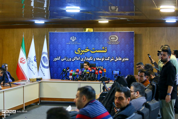 بازدید خبرنگاران از روند بازسازی و تعمیرات ورزشگاه آزادی 