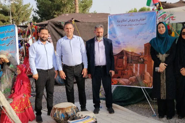 برپایی نمایشگاه دستاوردهای دانش آموزان ابتدایی و عشایری خاتم 