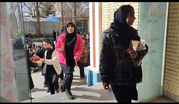 جشن نیمه شعبان  و دهه فجر در دبیرستان شهید  مرتضی مطهری (عترت) 