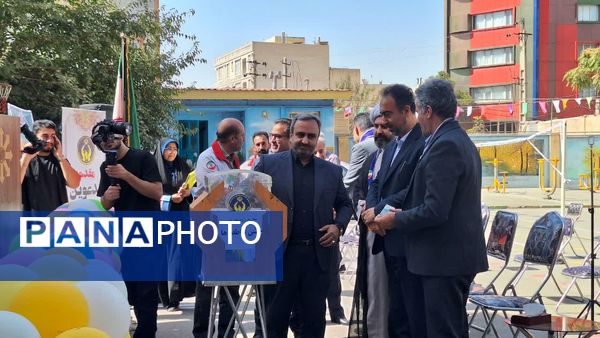 آیین متمرکز استانی جشن عاطفه‌ها‌ در دبیرستان فرزانگان یک ناحیه یک کرج 