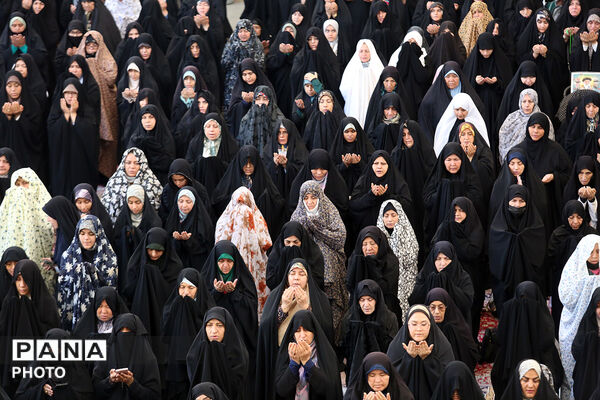 اقامه نماز عید سعید قربان در حرم حضرت معصومه(س)