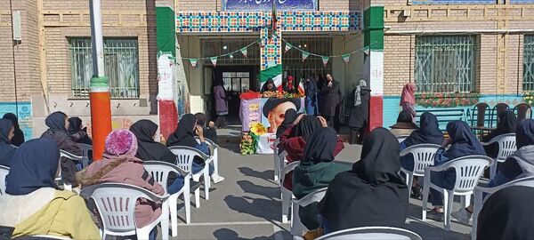 جشن دهه فجر در دبیرستان هاجر بیرجند