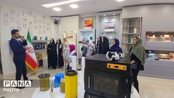  بازدید دانش‌آموزان تهران از ستاد فناوری نانو