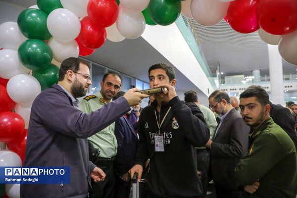 آیین بدرقه دانش‌آموزان و مربیان عمره‌گزار به سرزمین وحی