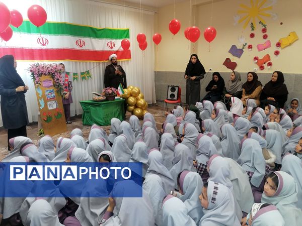 گرامیداشت ایام الله دهه  فجر در دبستان زنده یاد نوحی 