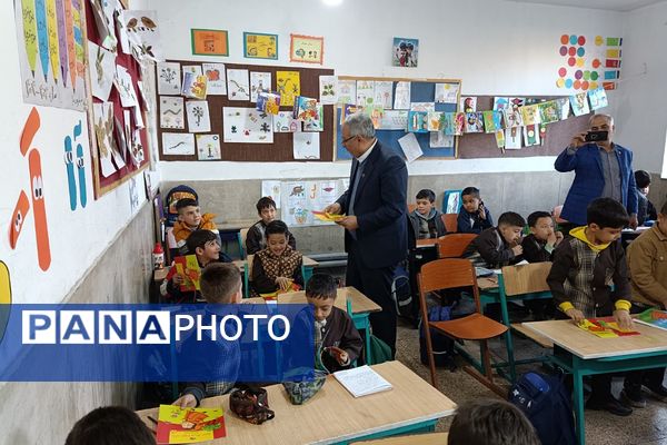 حضور سرزده مدیرکل آموزش و پرورش شهرستان‌های تهران در دبستان حافظ منطقه عباس آباد ناحیه یک شهرری