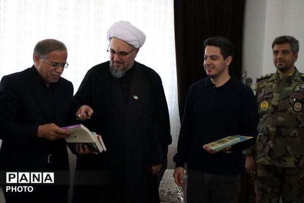 بزرگداشت شهید امیر علی الوندی در یادواره خانگی خادمین شهدای غریب اسارت 
