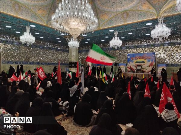 پرچم سرخ انتقام در دست بانوان افغانستانی