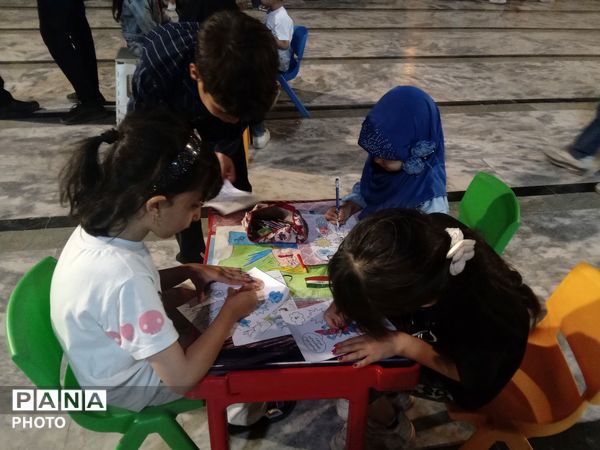 غرفه دهه نودی ها  میزبان کودکان نیشابوری برای هفتاد و هفتمین بار 