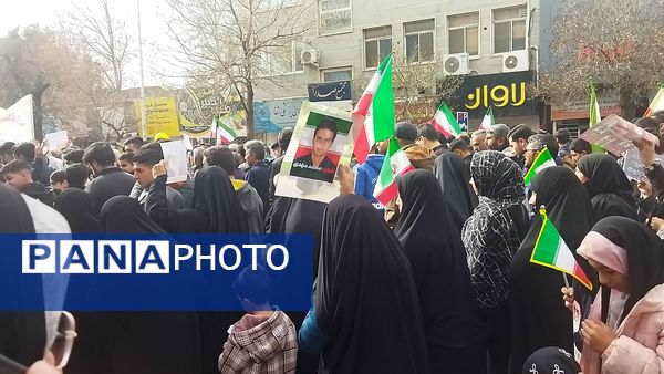 راهپیمایی ۲۲ بهمن نشان دهنده همبستگی و اتحاد مردم ایران 