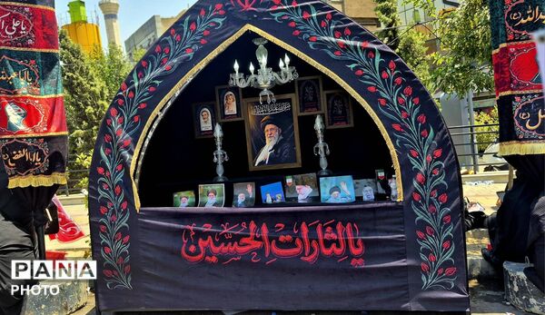 حضور گسترده مردم در مراسم تشییع رهبر شهید در میدان ولیعصر