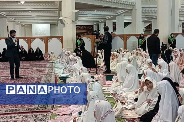 برگزاری جشن ۱۰۰۰ دانش‌آموز دختر روزه اولی در شیراز