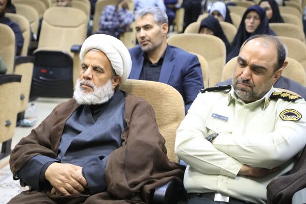 جلسه گرامیداشت و تجلیل از پدران و مادران شهدا 