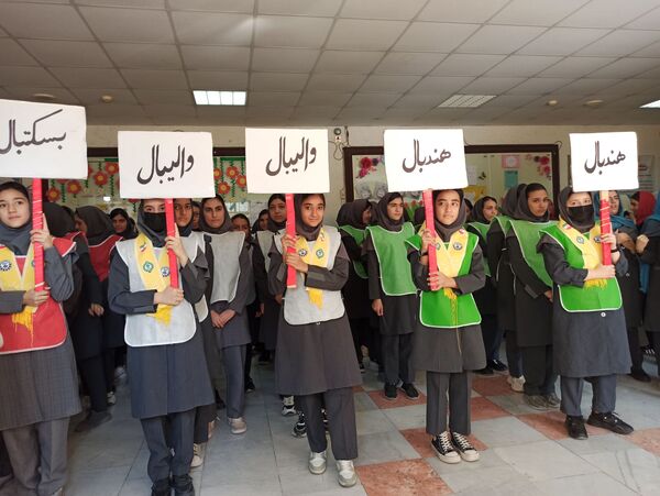 المپیاد ورزشی درون مدرسه ای در دبیرستان دخترانه ۱۳ آبان