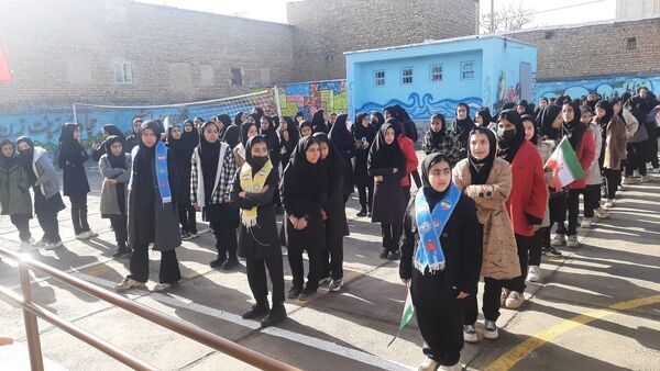 گرامیداشت ۱۲ بهمن در دبیرستان نماز و نیایش