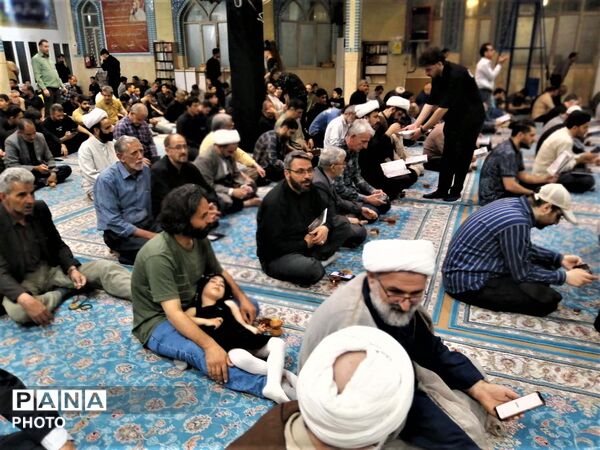 بزرگداشت چهلمین روز شهادت دانش‌آموز «سیدمحمد حسینی مقدم» در قم