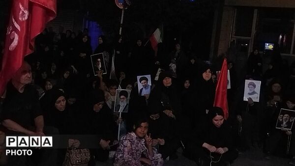 قاب هایی از رهبر شهید و رهبر معظم انقلاب در دستان سنگربان نیشابوری 