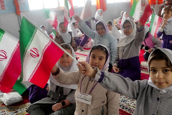 برگزاری جشن‌های باشکوه پیروزی انقلاب اسلامی در مدارس رباط‌کریم