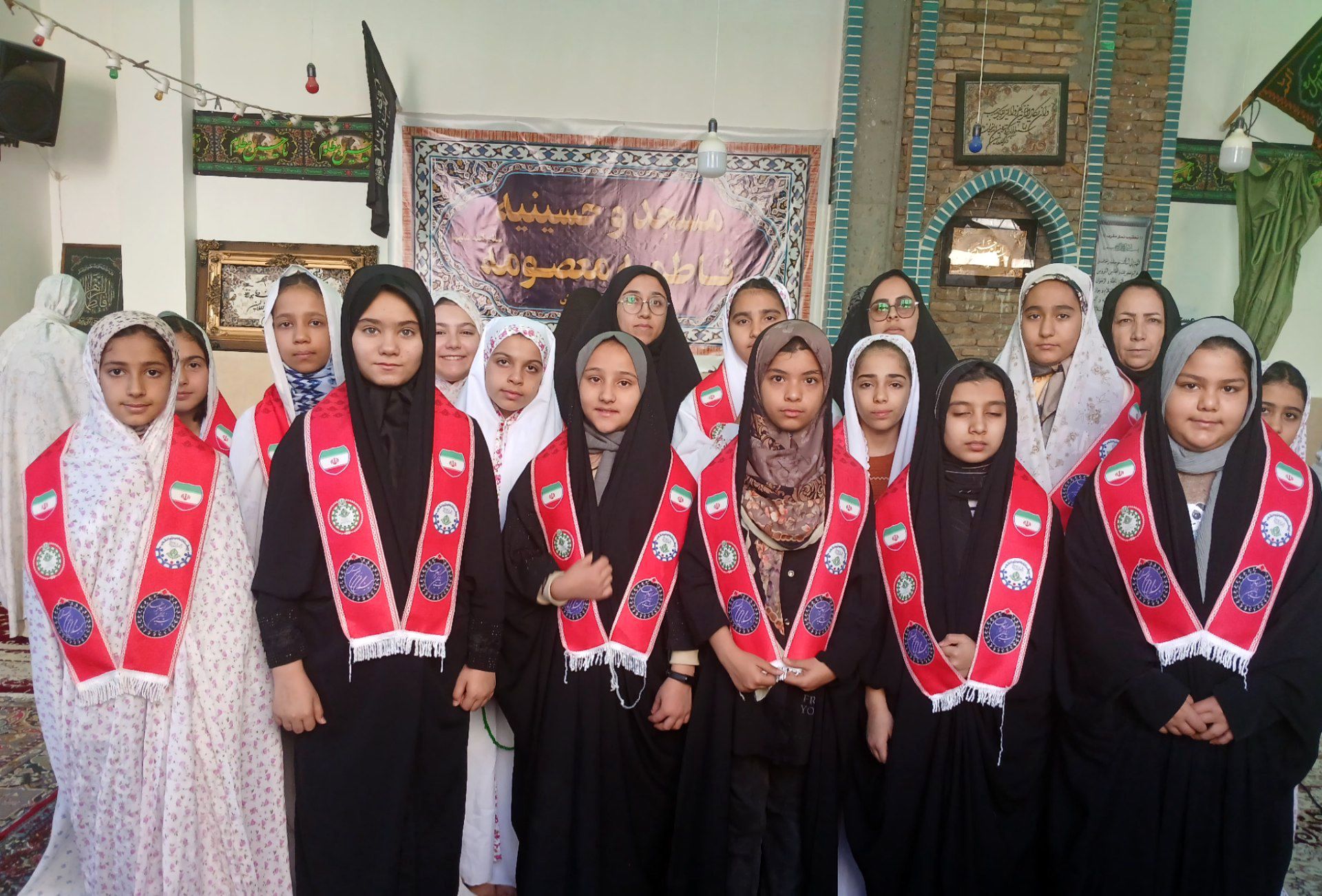 شور اعتکاف دختران و پسران بردسکن در یک صف معنوی