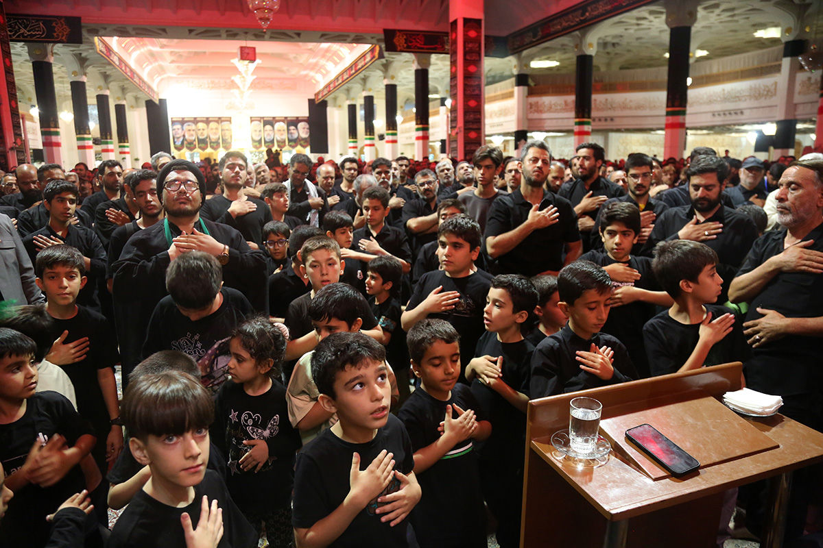 وداع باشکوه مردم قم با پیکر سردار شهید حاج رمضان در هشتمین شب محرم