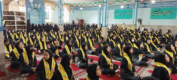  همایش یاوران انقلاب در دبیرستان امام سجاد (ع) ناحیه ۴ کرج