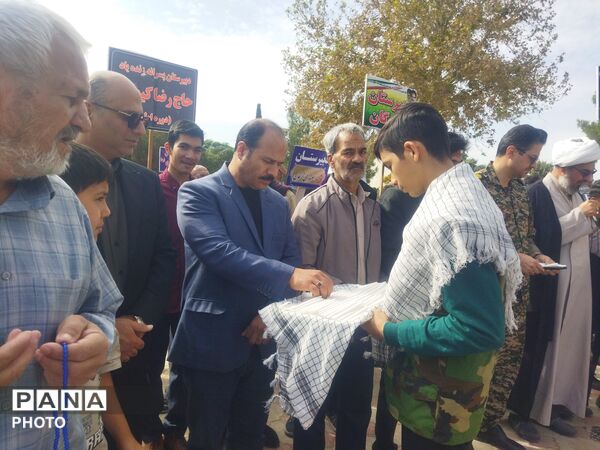 غبار روبی گلزار شهدای شهرستان کاشمر 