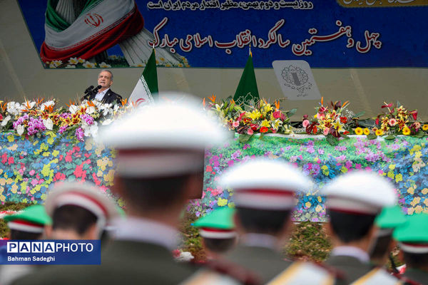 سخنرانی رئیس جمهور در جمع راهپیمایان ۲۲ بهمن