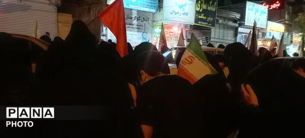 بیش از صد شب برای بیعت با رهبرمان ایستاده ایم 