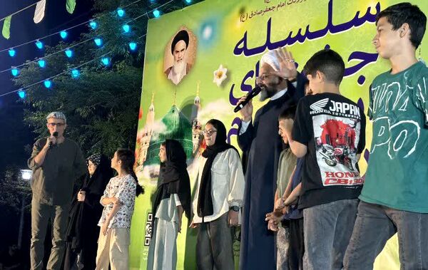 مراسم جشن ایام ربیع الاول در بوستان خورشید قم