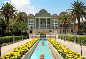 شب شعر شیراز در باغ ارم