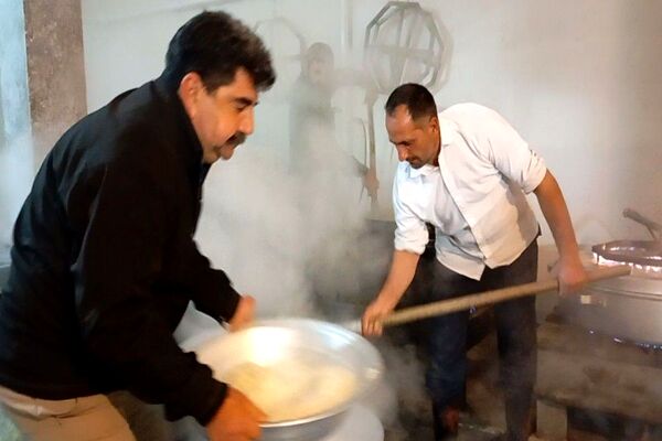 اعتکاف دانش‌آموزی در مسجد جامع شهر بار نیشابور 