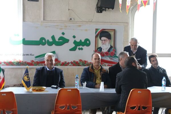 میزخدمت رایگان در مصلای محمدشهر برپا شد