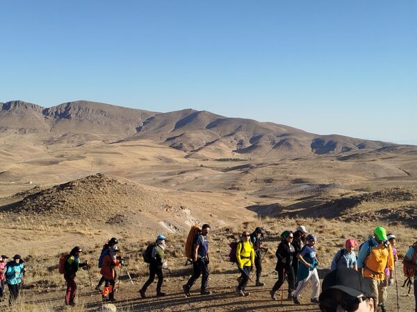 صعود هیات کوهنوردی خراسان شمالی به قله بابا سبز فاروج 