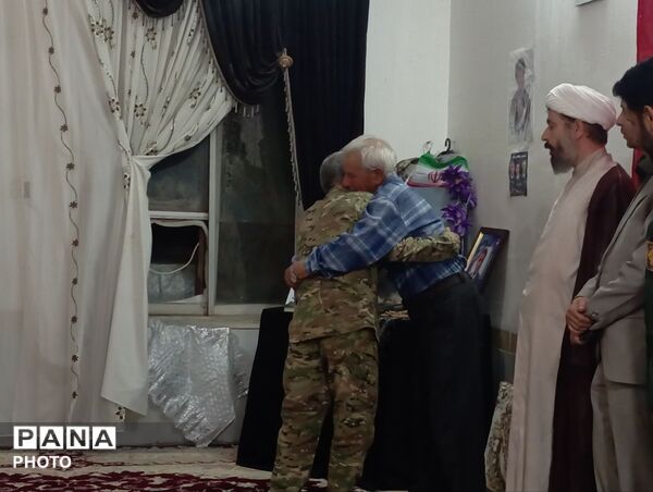 دیدار با خانواده شهید مرادپور به مناسبت هفته دفاع مقدس