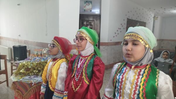 جشن شکوفه ها در دبستان نیایش 
