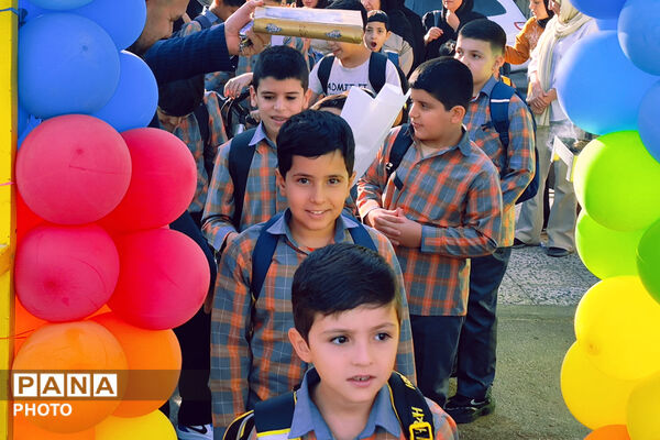 طنین زنگ مهر و مقاومت در دبستان شاهد باقرالعلوم آباده
