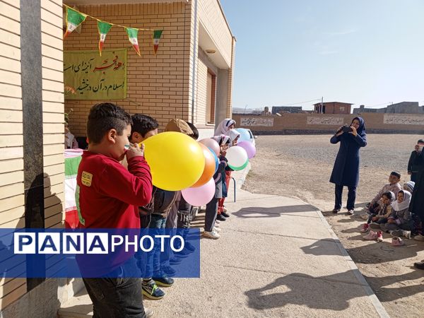جشن دهه فجر در مدرسه شهید معتمدی