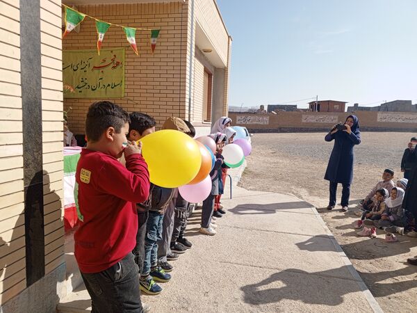 جشن دهه فجر در مدرسه شهید معتمدی