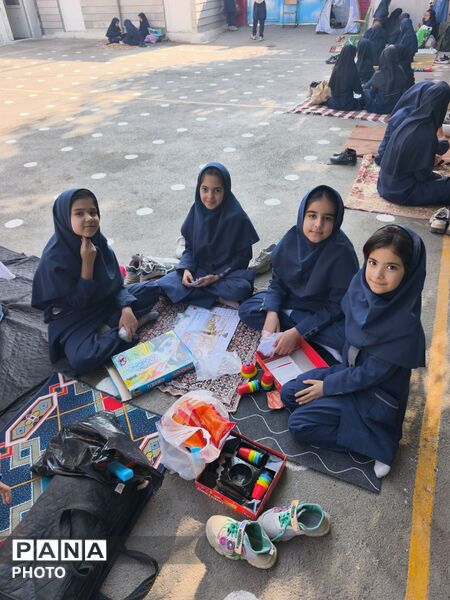 جشن شادی در حیاط مدرسه، دنیای رنگی بچه های رحمانی فرد در روز جهانی کودک