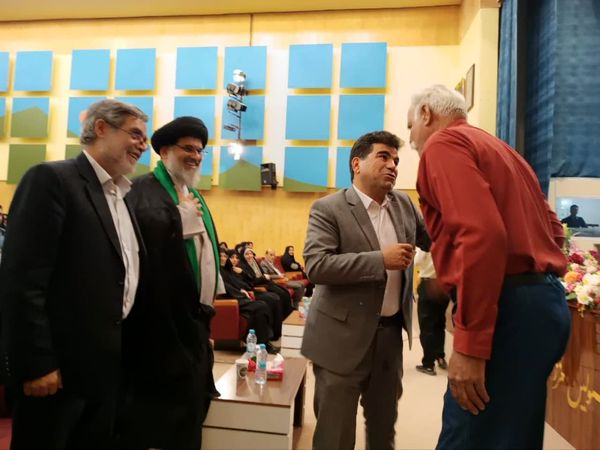 تجلیل از معلمان و معلمان پیشکسوت در بافق