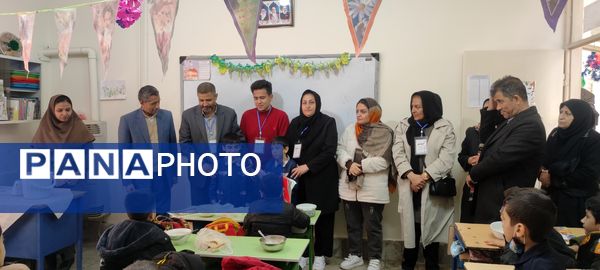 برگزاری مسابقات طناب کشی در مدرسه مبین شهرستان شیروان