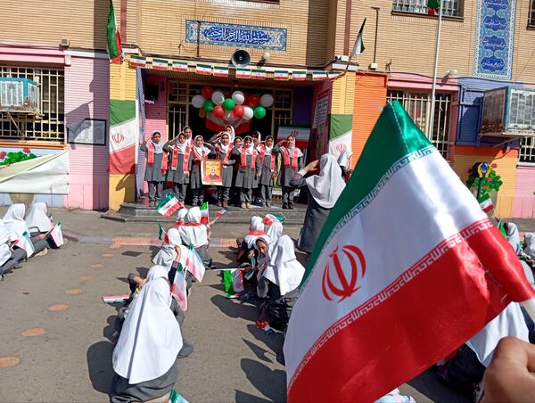 سالروز پیروزی شکوهمند انقلاب اسلامی در دبستان دخترانه نرجس یک و دو 