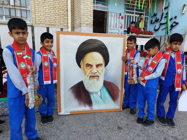 آشنایی دانش‌آموزان با مفاهیم کارآفرینی