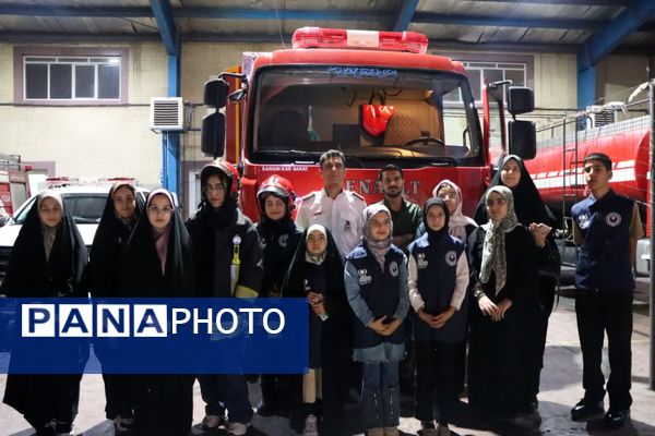 بازدید خبرنگاران پانا ناحیه یک و دو یزد از مرکز شماره ۹ آتشنشانی یزد