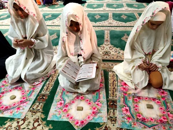 لحظات ناب اعتکاف دانش‌آموزی دختران در جاسک