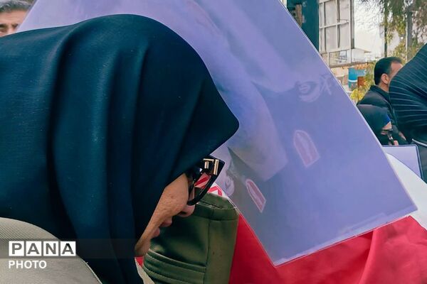 کبوتران عاشق به امام شهیدشان پیوستند